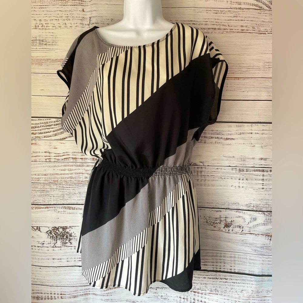 Black and White Peplum Tunic by Forever 21